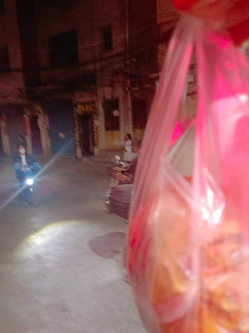 洛阳西工区东下池村，居民楼门口